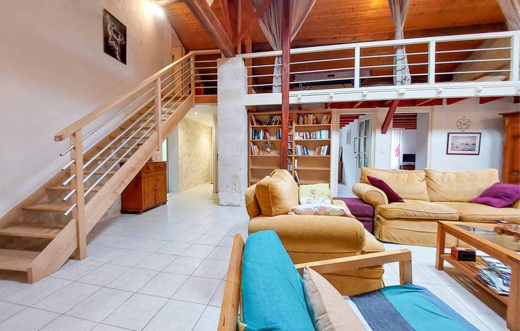 Location de vacances pour 10 personnes, avec terrasse ainsi que jardin et piscine, adapté aux familles à Chenac-Saint-Seurin-d'Uzet - 4