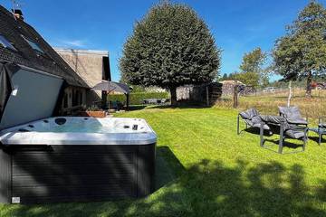 Gîte pour 14 personnes, avec jardin et jacuzzi à Erckartswiller