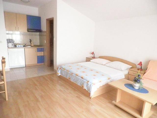 Ganze Ferienwohnung, Studio Appartment direkt am Strandt in Bibinje, Zadar