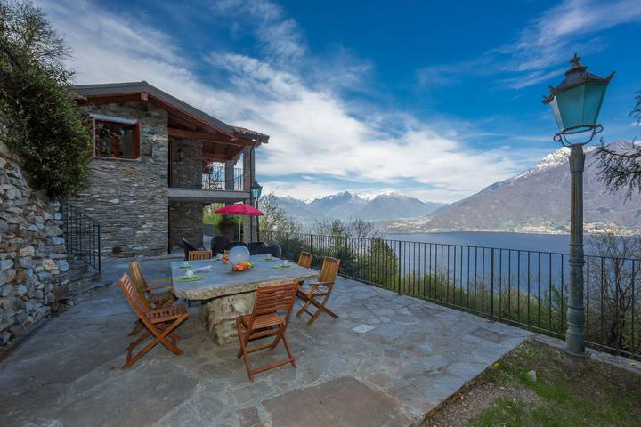 Ferienhaus für 9 Personen, mit Terrasse und Seeblick sowie Pool, mit Haustier - 1