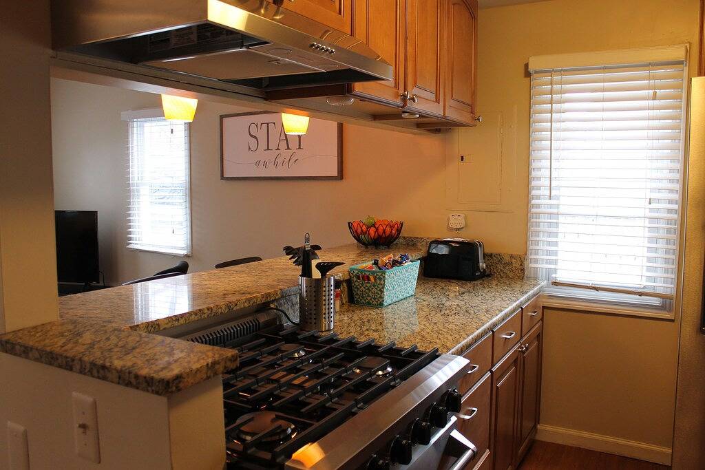 Gehen Sie in die Innenstadt von Royal Oak - Ruhige Nachbarschaft - Gemütlicher Bungalow mit 2 Betten und 1 Bad in Oakland County