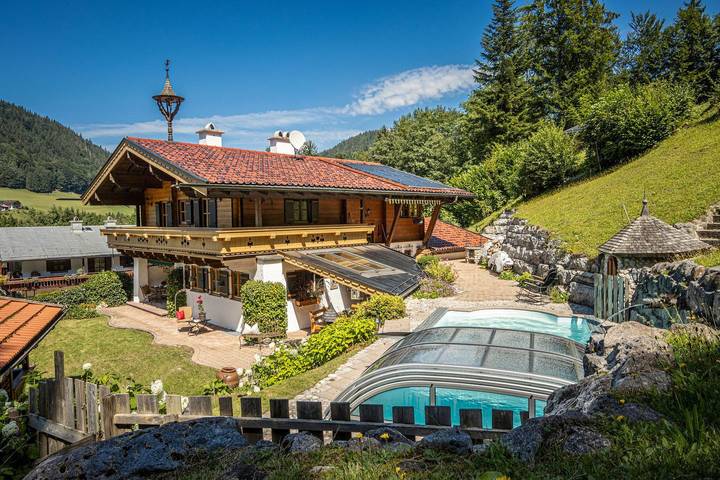 Ferienhaus für 8 Personen, mit Balkon und Terrasse sowie Garten und Pool