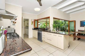 Holiday Home for 8 People in Cairns, Far North Queensland, Photo 2