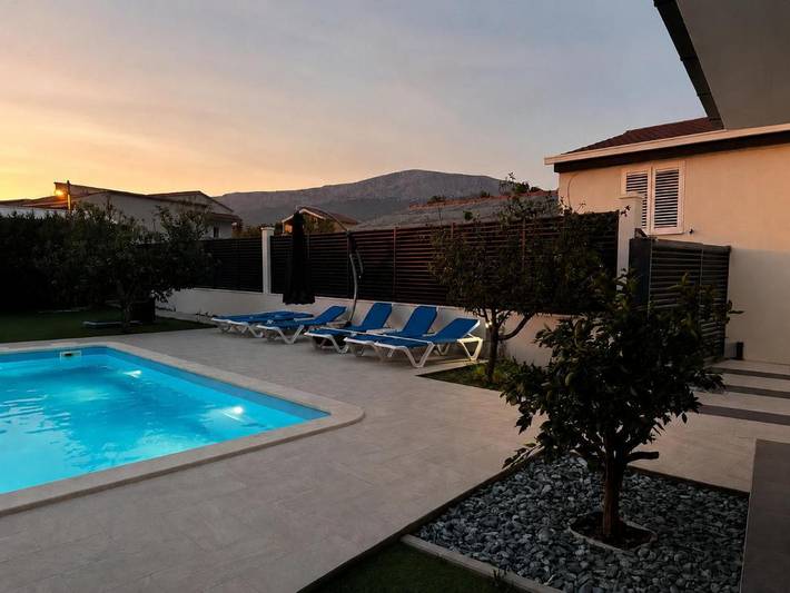 Villa pour 6 personnes, avec Terrasse et Jardin ainsi que Piscine et Vue à Split - 2