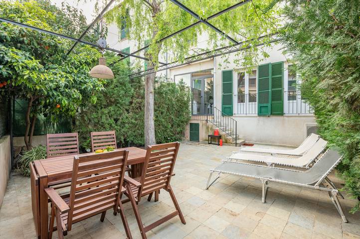 Ferieudlejning for 4 personer, med Have