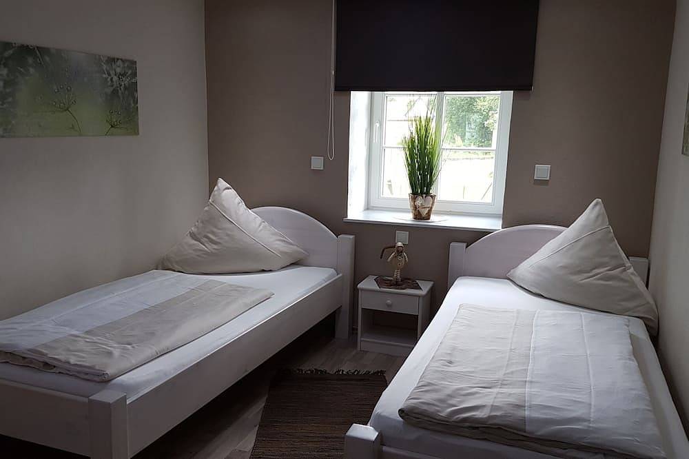 Eifel Dream Landhaus mit privatem Außenwhirlpool und Außen-Sauna in Plütscheid, Eifelkreis Bitburg-Prüm