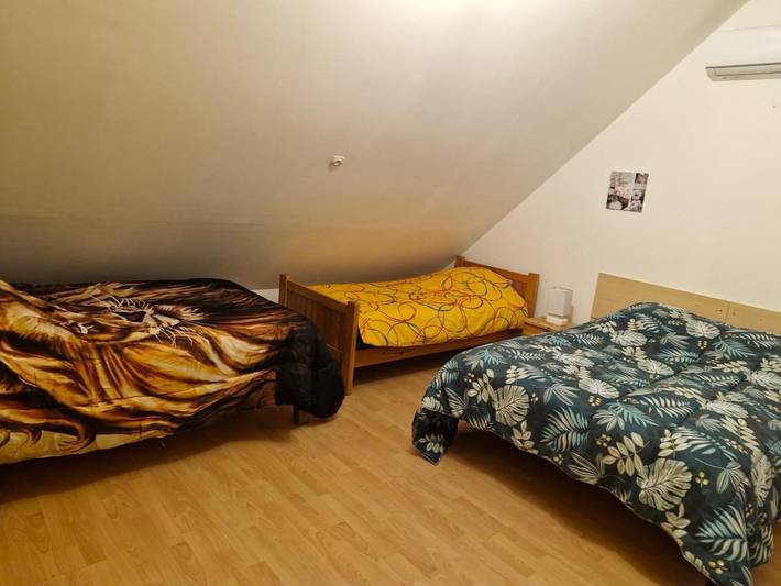 Location de vacances pour 6 personnes, avec jardin et terrasse à Besson - 3