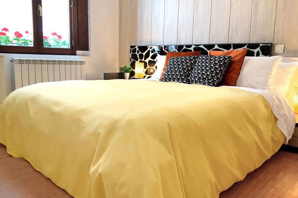 Entire apartment, Once upon a time - Cozy and familiar house next to the Cathedral Burgos in Burgos, Burgos Province