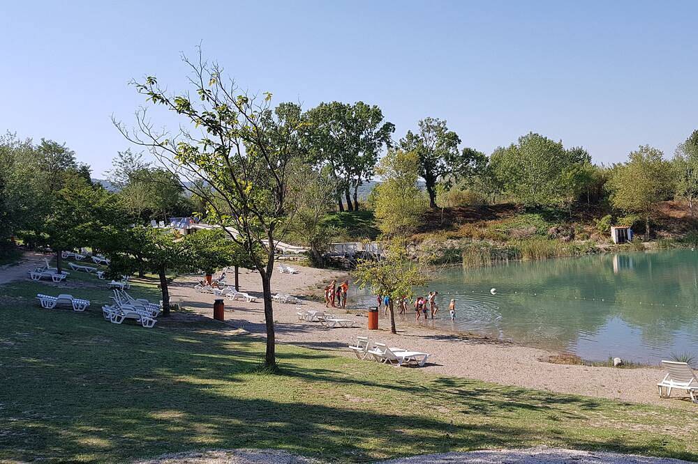 Comfortable 3 bedroom mobile home in Provence - Pool and private lake in La Roque-d'Anthéron, Aix-en-Provence region