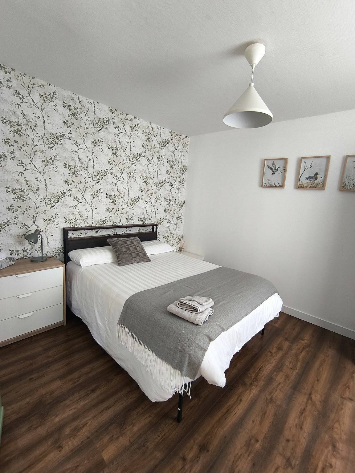 Appartement entier, Appartement 'Cecile' avec vue sur la montagne, jardin privé et Wi-Fi in Valserhône, Nantua