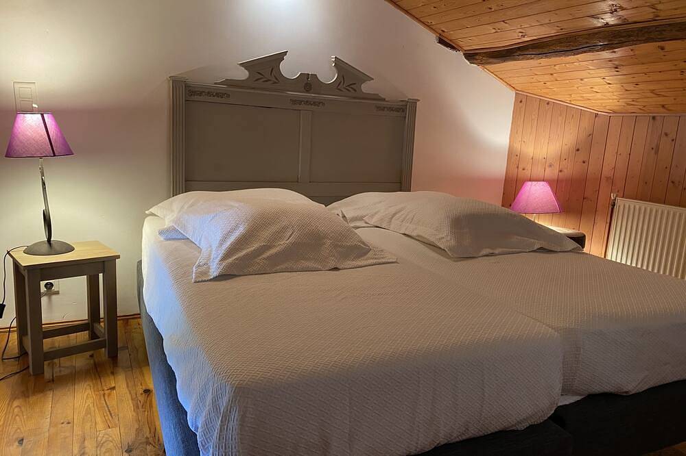 Bed and breakfast in restored Gascon house 2 km from shops. in Ornézan, Gers