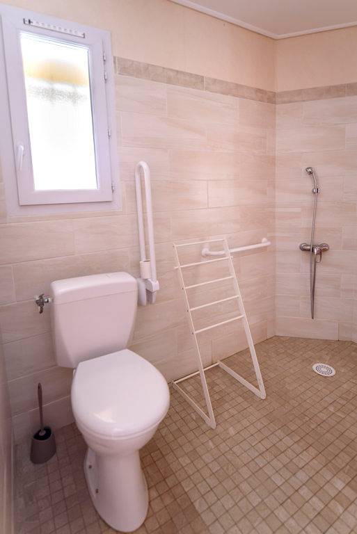 Gîte pour 19 personnes, avec jardin et terrasse, animaux acceptés à Cuers - 4