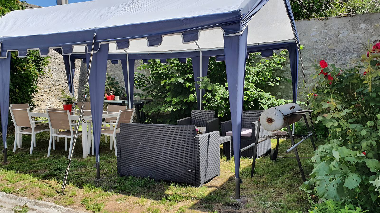 Chambre d'hôtes 'Chambre Coquelicot - Le Petit Puits' avec jardin commun et Wi-Fi in Cheverny, Sologne