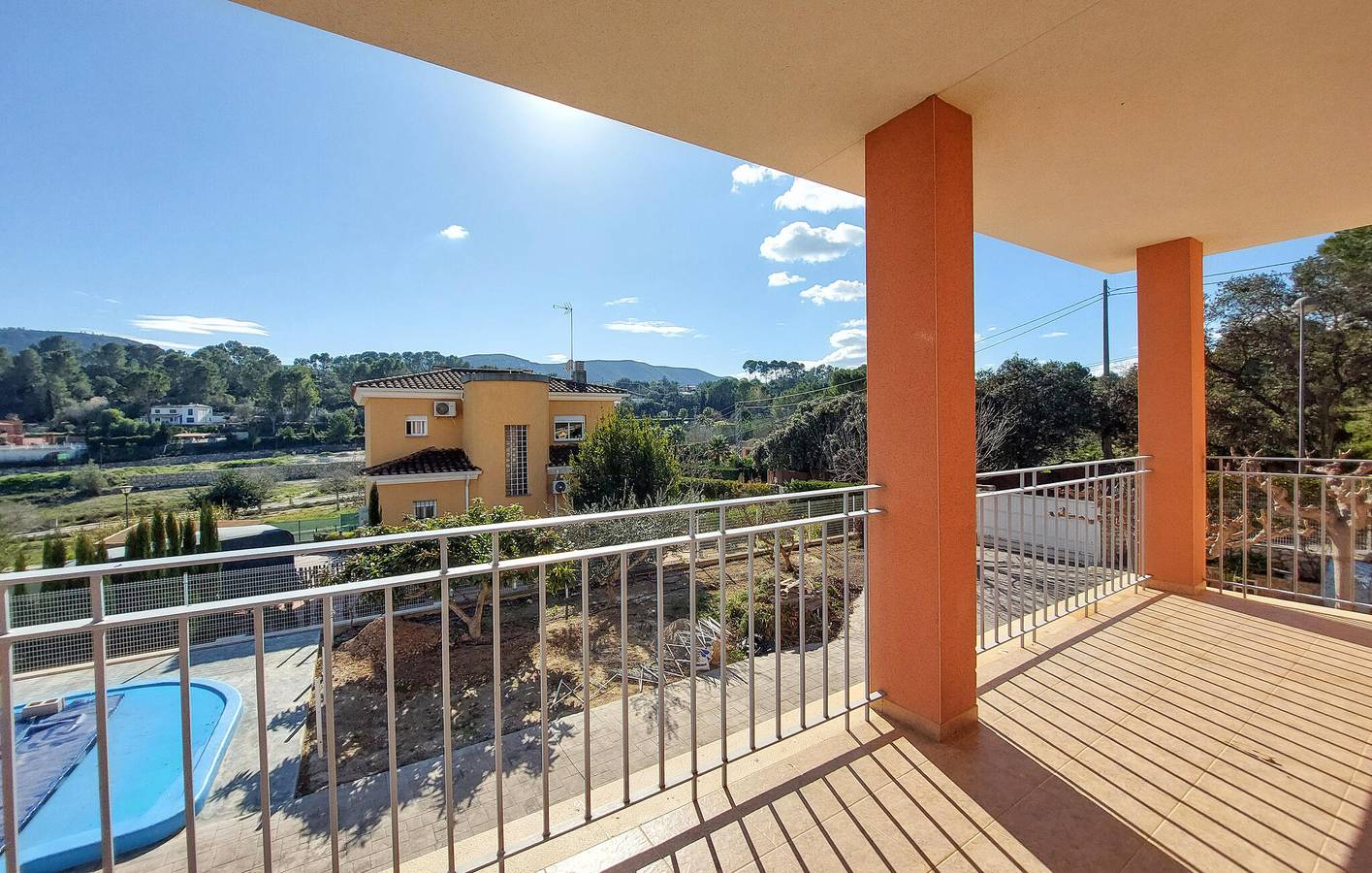 Xàtiva Poolside Retreat - AC, Parking, Terraza in Játiva, Provincia de Valencia