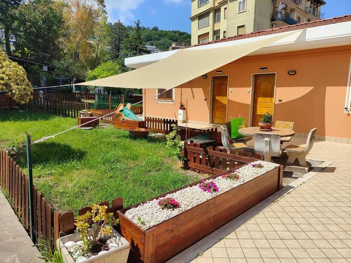 Ferienwohnung für 4 Personen, mit Balkon und Terrasse sowie Garten und Ausblick in Agropoli