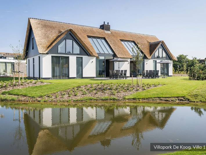 Vakantiehuis voor 12 personen, with Terras and Tuin as well as Sauna in De Koog