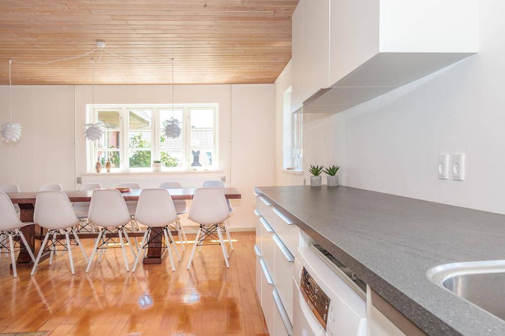 Renoviertes Ferienhaus im traditionellen Stil mit Panoramablick über die Ebeltoft Bucht in Egsmark Strand, Süddjursland