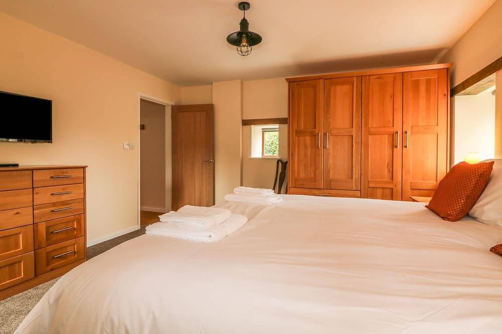 Swifts Barn, pet friendly, character holiday cottage in Brixham in Stoke Gabriel, Devon