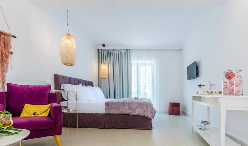 Chambre d’hôte pour 2 personnes, avec Balcon et Terrasse ainsi que Jardin et Piscine à Chersónissos