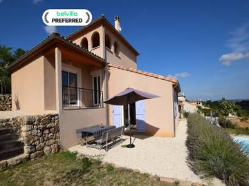 Villa pour 6 personnes, avec terrasse et piscine, adapté aux familles en Ardèche