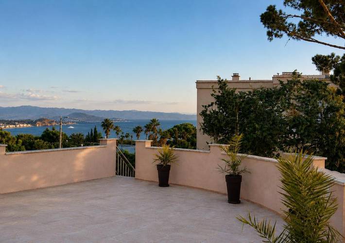 Villa pour 8 personnes, avec vue et jardin à Bandol