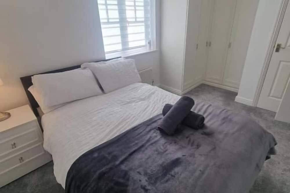 3 Bed House - Sleeps 6 - Parking - Wifi in Kent