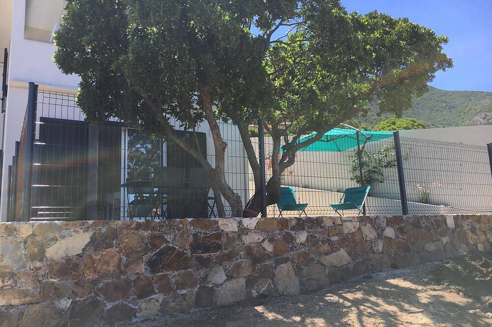 Appartamento intero, Terrazza T3 Sea View, nuova, climatizzata, tranquilla, vicino a spiagge e negozi in Galeria, Parco naturale regionale della Corsica
