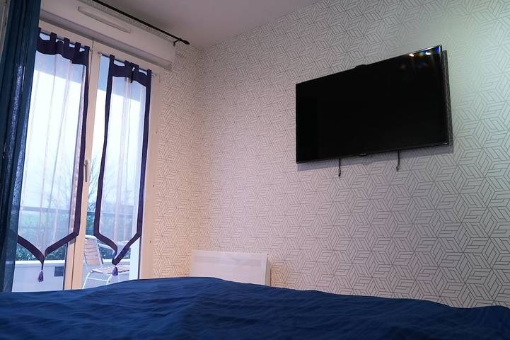 Ganze Wohnung, Lovely 2-room apartment near Paris. Spacious. Rer E, line 11. A3 and 86. in Rosny-sous-Bois, Seine-Saint-Denis