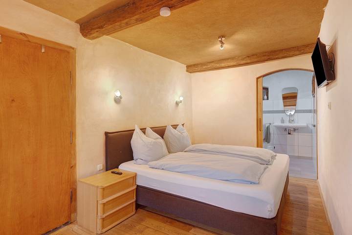 Guest House 'Heuhof-Breiau Gästedoppelzimmer' with Shared Terrace, Shared Garden and Wi-Fi in Sontra, Werra-Meißner-Kreis