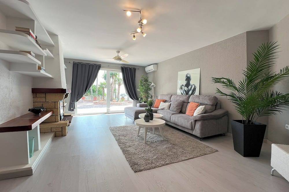 Villa In The Best Location + Swimming Pool + Concierge in Sant Jordi de ses Salines, Sant Josep de sa Talaia