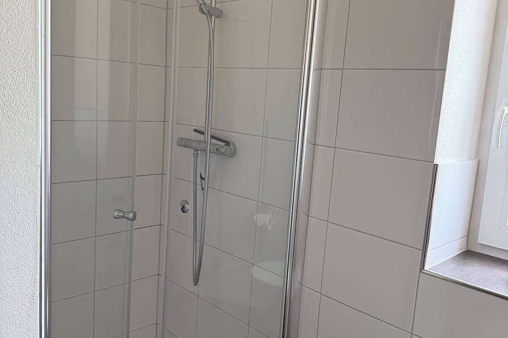 Ganze Wohnung, Drei-Burgen-Blick in moderner Fe-Wo mit überdachter Terrasse und Burgenblick in Neckarsteinach, Bergstraße
