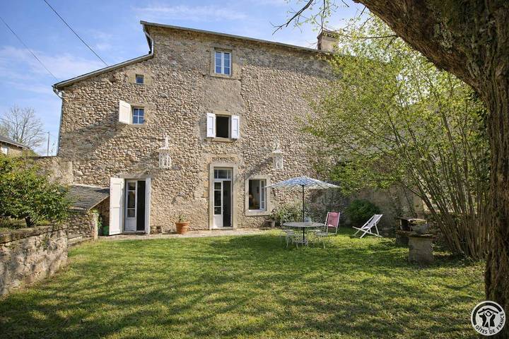 Gîte pour 4 personnes, avec jardin, animaux acceptés à Saurat