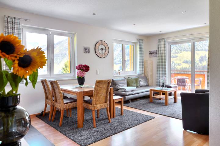Ferienwohnung für 5 Personen, mit Balkon und Terrasse in Damüls