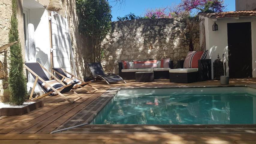 Alojamiento y desayuno para 3 personas, con jardín además de piscina y sauna - 1