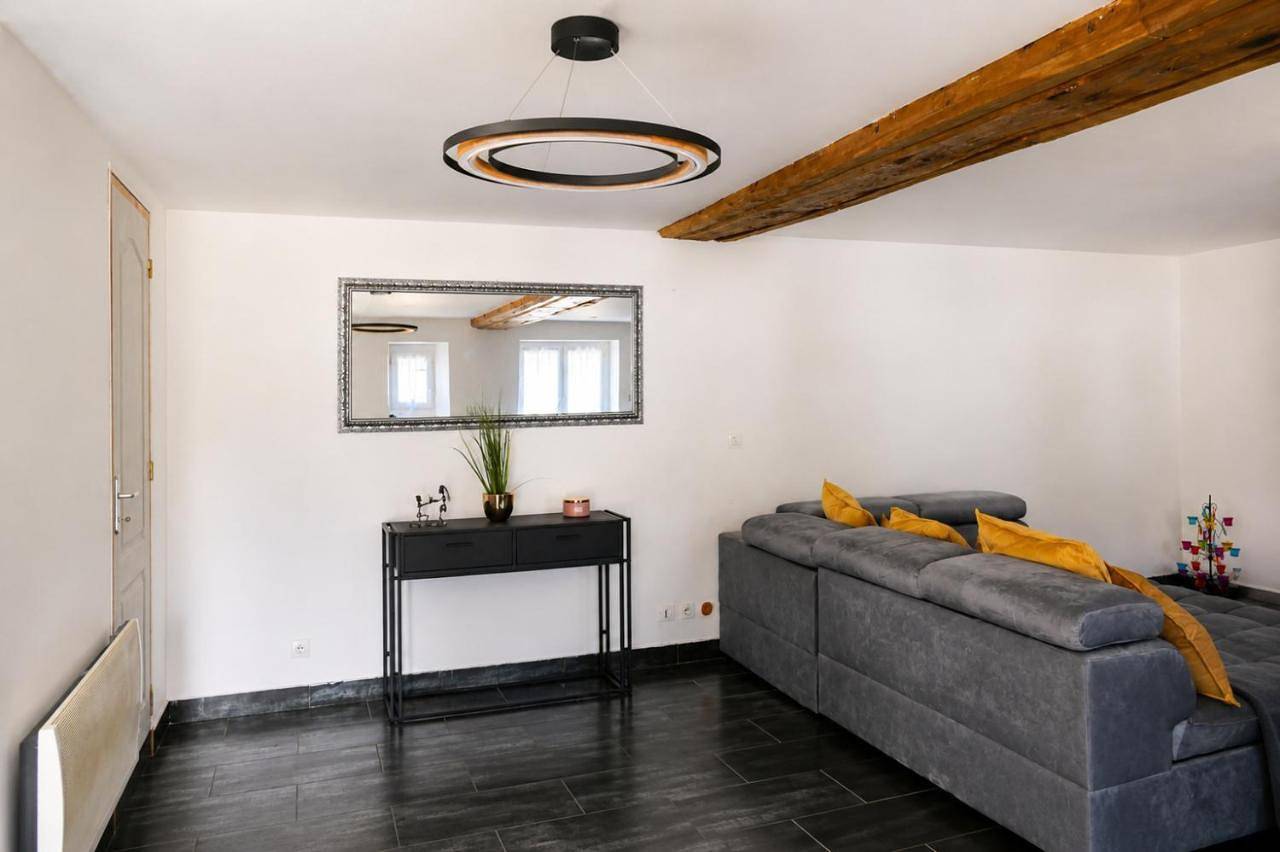Appartement entier, One-Bedroom Apartment in Gisy-les-Nobles, Yonne