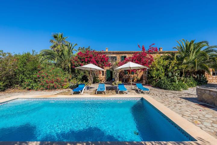 Casa de campo Son Pi con vistas a la montaña, piscina, Wi-Fi, aire acondicionado, terraza y jardín in San Lorenzo de Cardessar, Mallorca Este