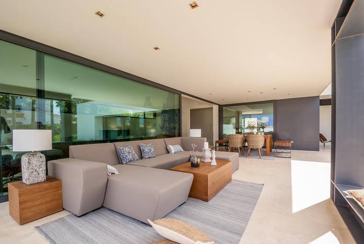 Location de vacances pour 10 personnes, avec terrasse ainsi que vue sur l’océan et piscine à Roche - 3