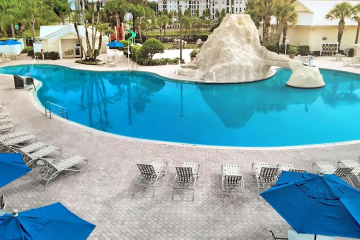 Resort para 2 personas, con piscina y balcón además de piscina para niños y jacuzzi - 1