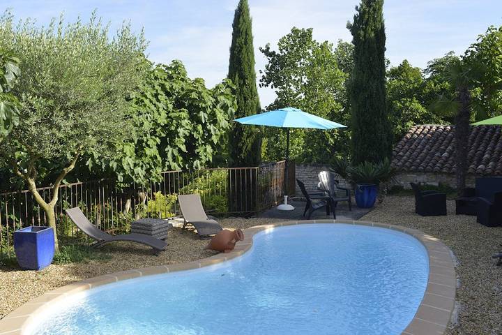 Gîte pour 2 personnes, avec piscine et jardin dans le Gard - 2