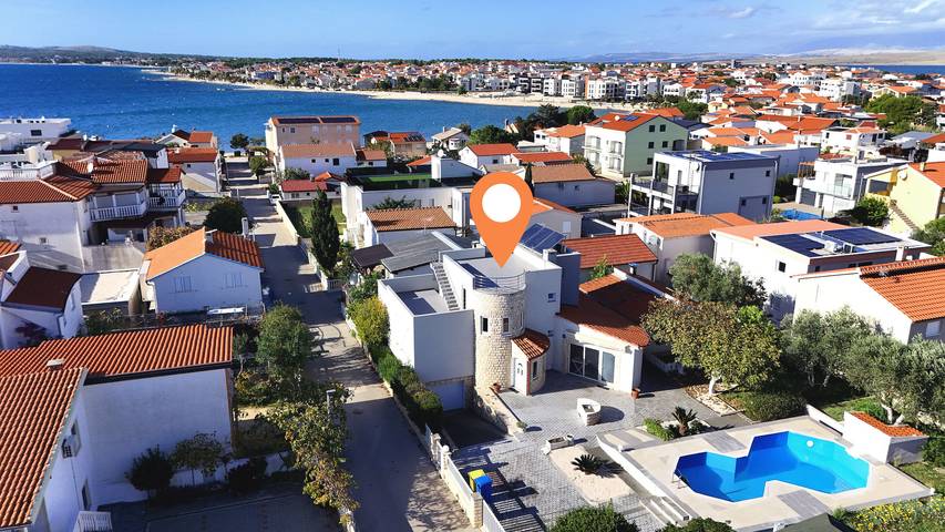 Villa pour 12 personnes, avec Terrasse ainsi que Jardin et Piscine dans Vir - 2