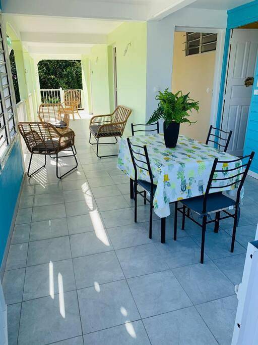 Location de vacances pour 4 personnes, avec balcon ainsi que jardin et vue à Terre-de-Bas - 3
