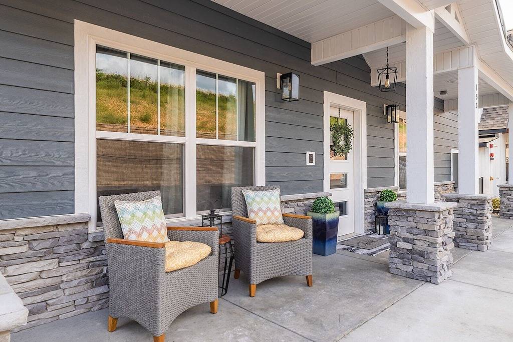 Large-group Retreat w/Hot Tub, 2 Kitchens, Grill in Table Rock Lake