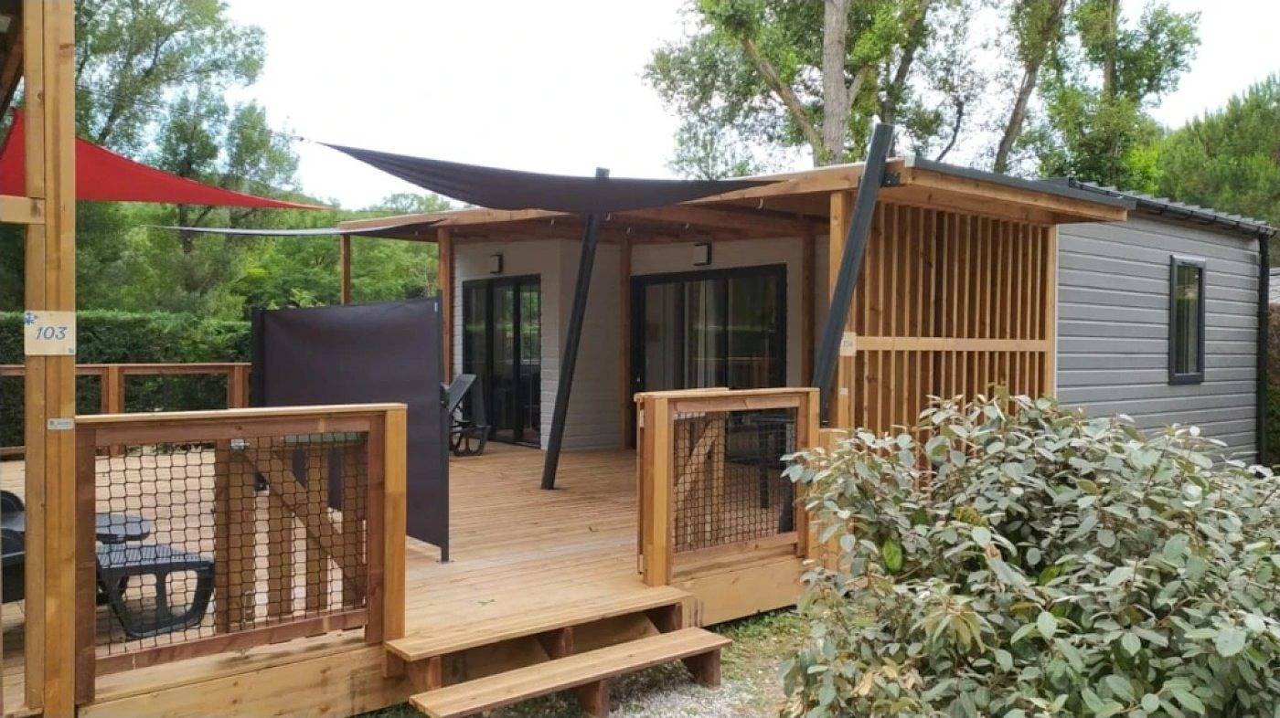 Zecamping 3 étoiles animé parc aquatique locatif Tv Lv clim 140m2 in Saint-Maime, Parc naturel régional du Luberon