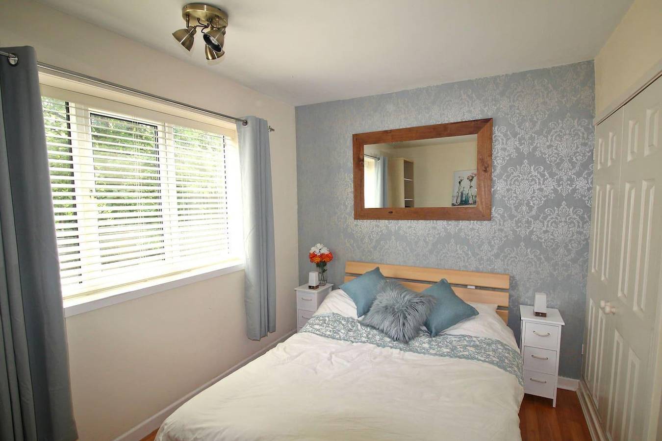 Entire vacation apartment, Large Balcony Apartment - Town & Races -2 Dbl Beds in South Yorkshire