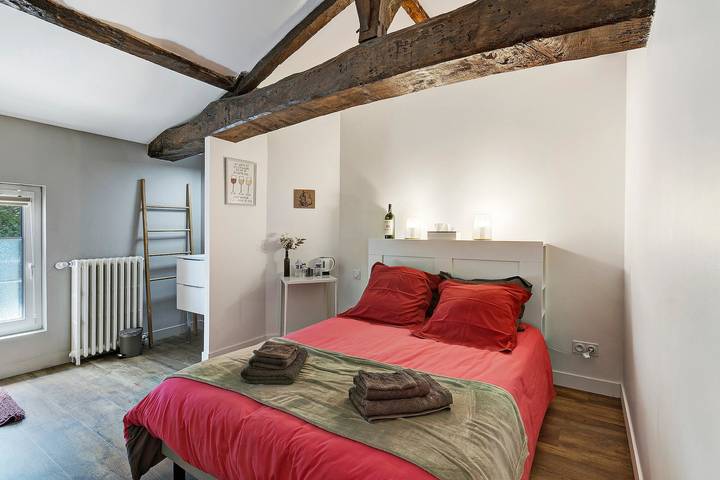 Guest Room Saint-Emilion with Shared Terrace, Shared Garden and Wi-Fi in Saint-Denis-de-Pile, Libourne region