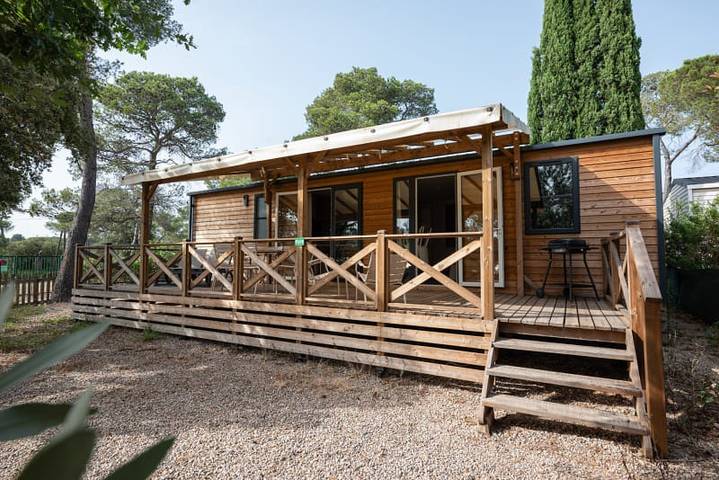Caravane pour 6 personnes, avec Balcon/Terrasse ainsi que Terrasse et Vue sur le lac à Le Muy - 2