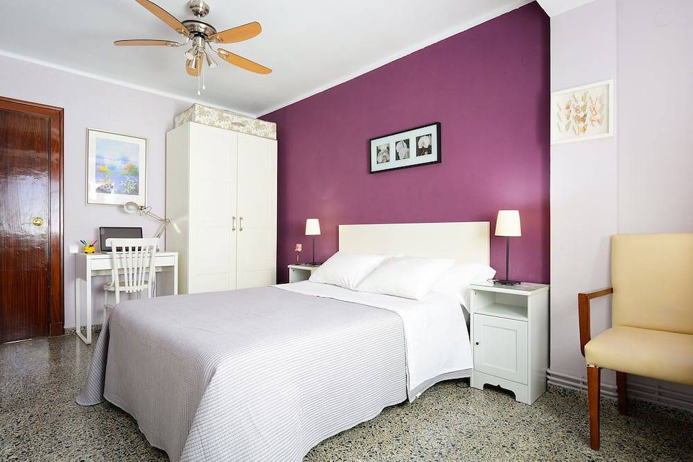 Entire apartment, Spacious and bright apartment next to the Pilar in Saragossa, Saragossa Province