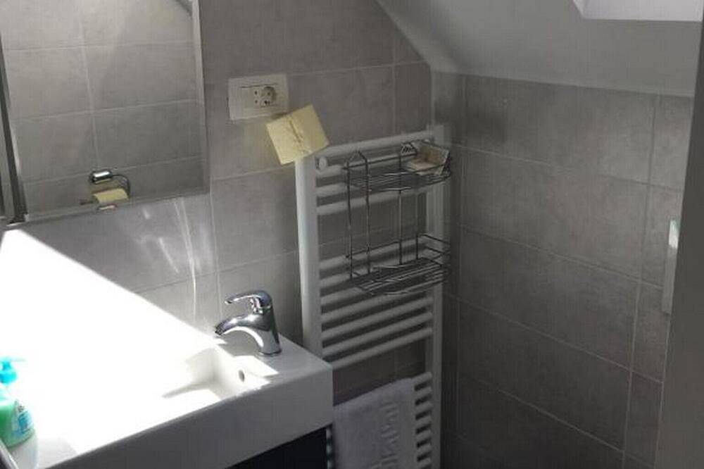 Guesthouse Family Bosnic - Double Room with Balcony - 3 - 2 in Smoljanac, Plitvicer Seen