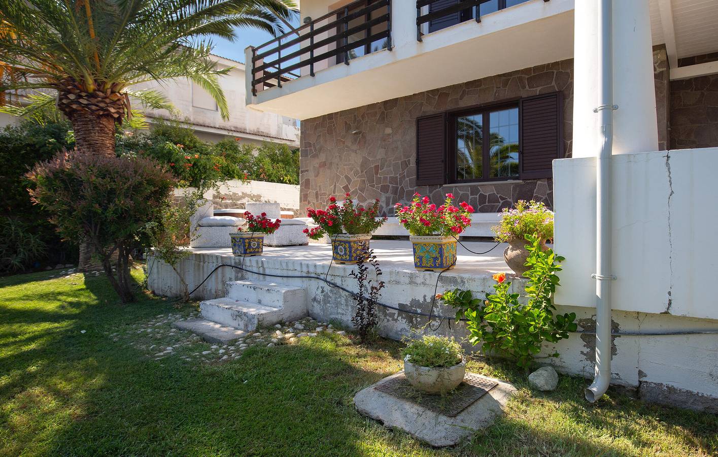 Appartement avec vue sur la mer, parking, climatisation et cuisine, 300 m2, 400 m de la côte, Brancaleone 2 km in Brancaleone, Côte Ionienne Calabre