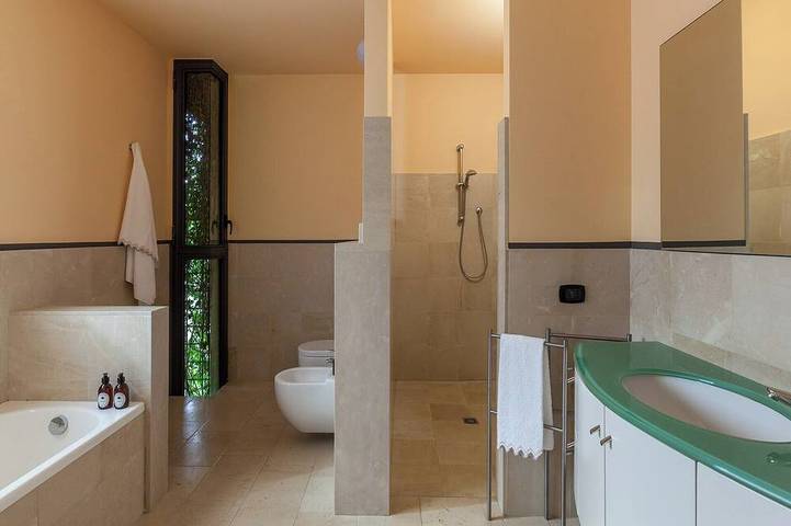 Ortensia - Vier Schlafzimmer Villa, Schläft 8 in Giarre, Ätna